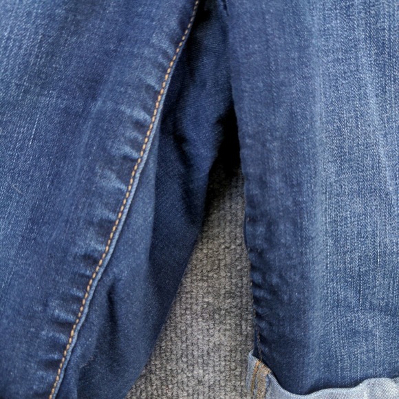 Time & Tru Women's Mid Rise Jean Shorts Blue Size 6 Distressed Cotton Blend - Picture 8 of 14